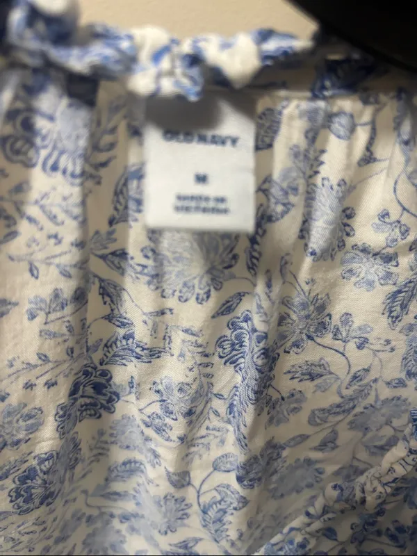 Old Navy Women'sBlue Floral Print LS Open Neck Long Sleeve brand new J - Image 6