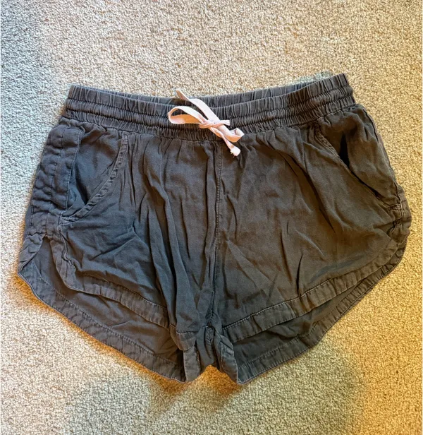 Billabong Black Elastic Waist Shorts - Image 2