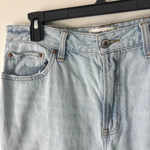 Abercrombie & Fitch The Loose High Rise Jeans Light Wash Raw Distressed Hem - Image 5