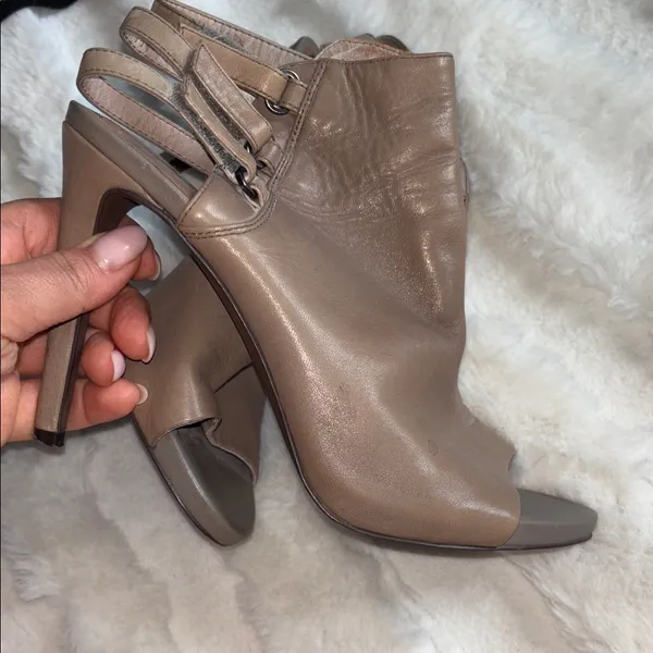 Vince Camuto Taupe Leather Peep Toe Stiletto Heels Size 7 - Image 6