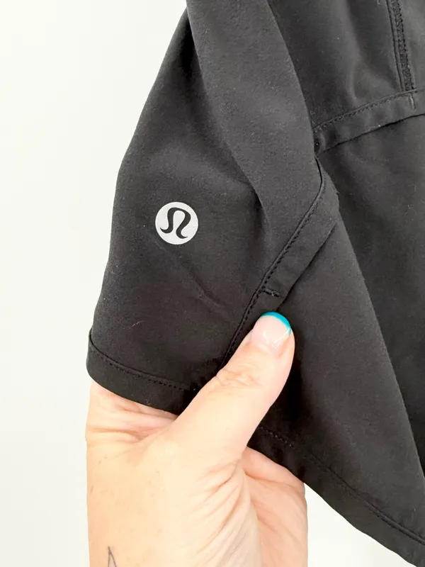 Lululemon Black Run Times Mid-Rise Shorts‎ Women Size 6 - Image 3