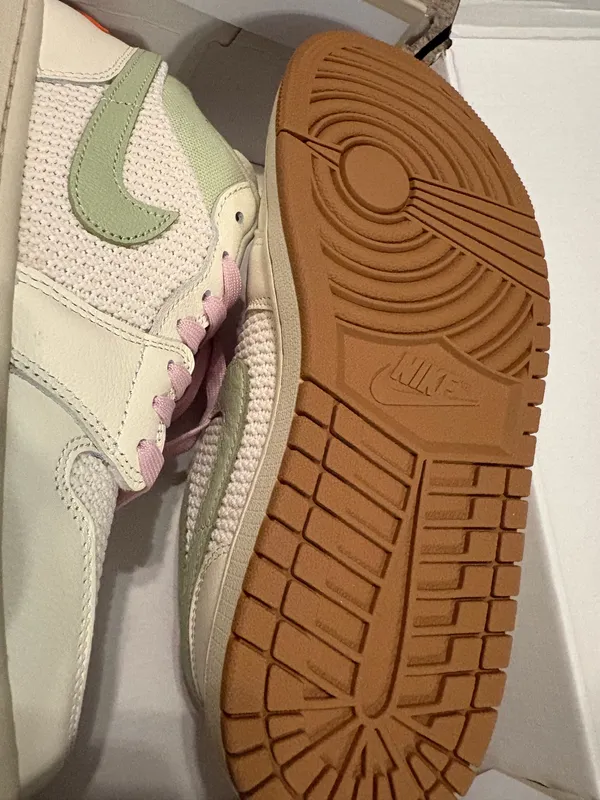Nike sneakers. Cream, green and coral knit like - Image 7