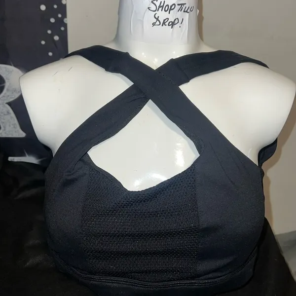 Strappy Sports bra Sexy Criss Cross Back Sports Bras Yoga Size Small/Medium - Image 2