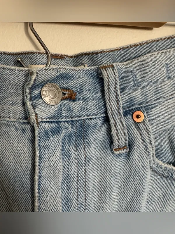 Madewell Mom Jean Short Light Wash Fray Hem High Waist Size 27 / 28 - Image 2