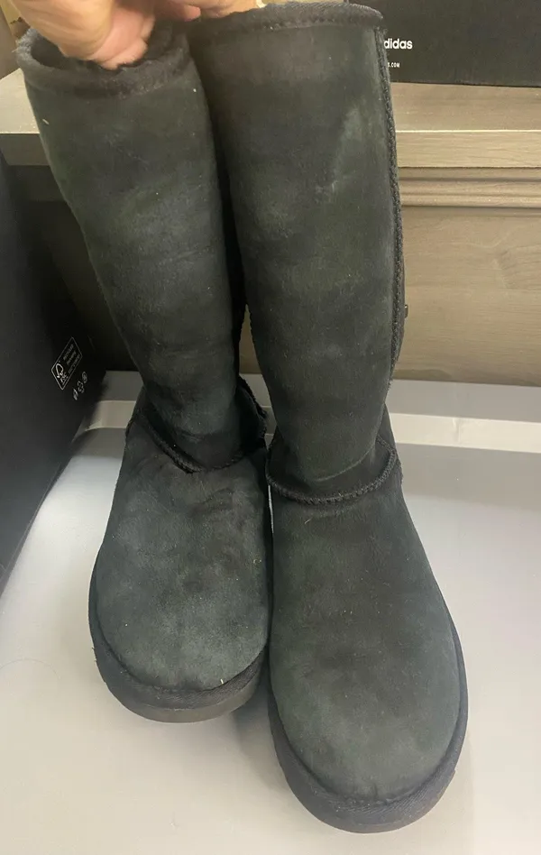 UGG Women's Classic Suede Boots  - Image 2