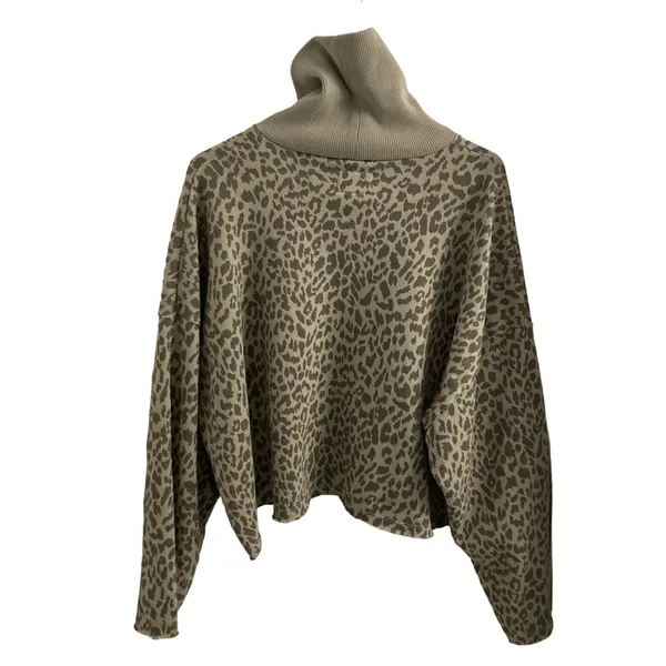 American Eagle Light Green Leopard Print Cropped Sweatshirt - Size M - Image 2