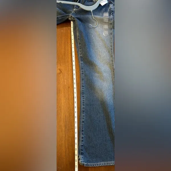 Old‎ Navy Low Rise Flare Jeans - Size 8R - NWT - Image 6