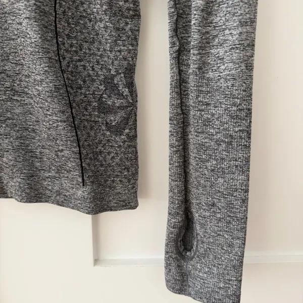 Nike Women's Charcoal Grey Long Sleeve Seamless Running Shirt - Image 4