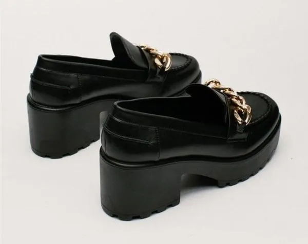 Nasty Gal Black Faux Leather Chunky Loafer with Gold Thick Chain Size 8 - Image 4