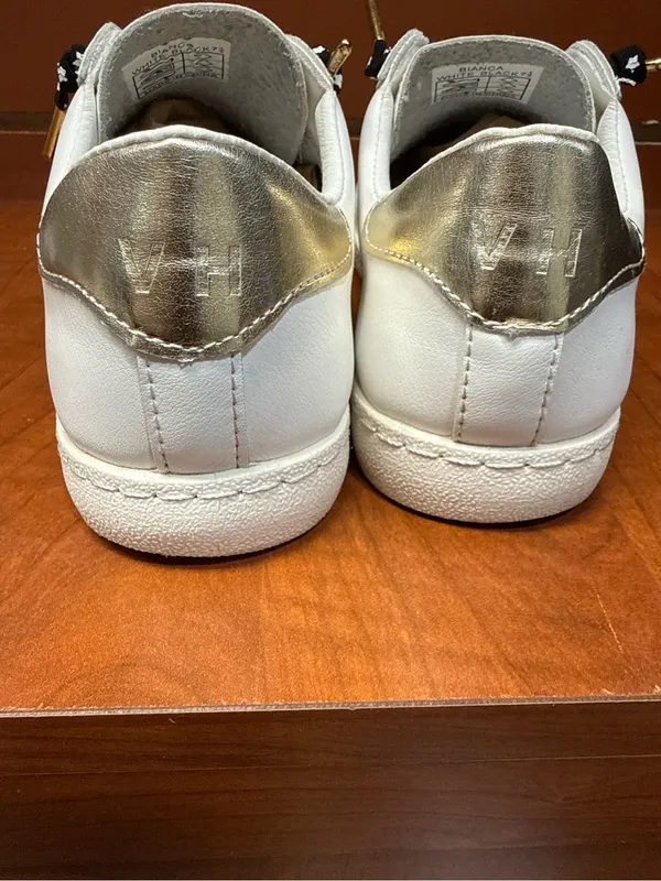 Vintage Havana Black Star Sneakers White Gold Women’s 7.5 Trendy Casual Shoes - Image 6