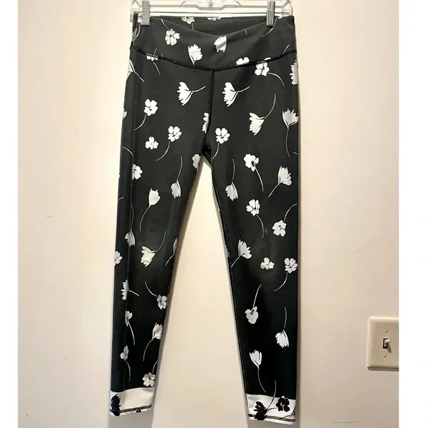 Fabletics Define PowerHold Mid-Rise Legging in Wildflower‎ Print - Image 2