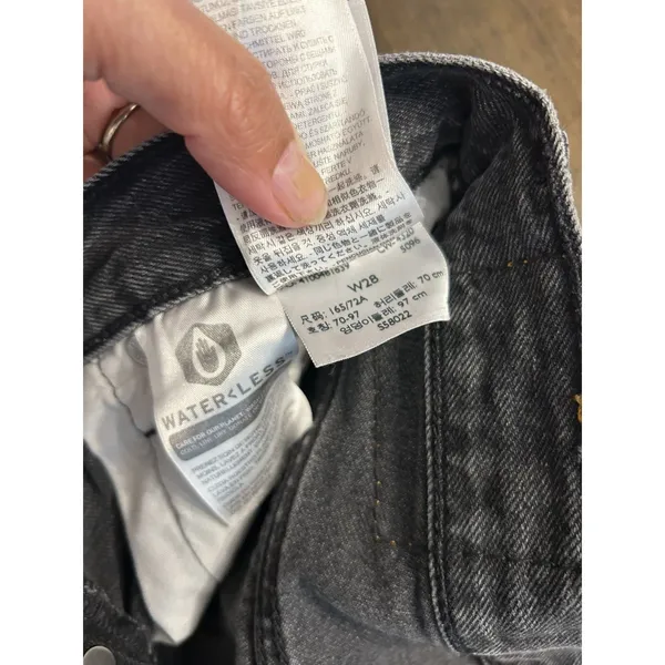 Levi's 501 Women Shorts Sz 28 Black Denim Original Fit High Rise Cutoff Jean w28 - Image 2