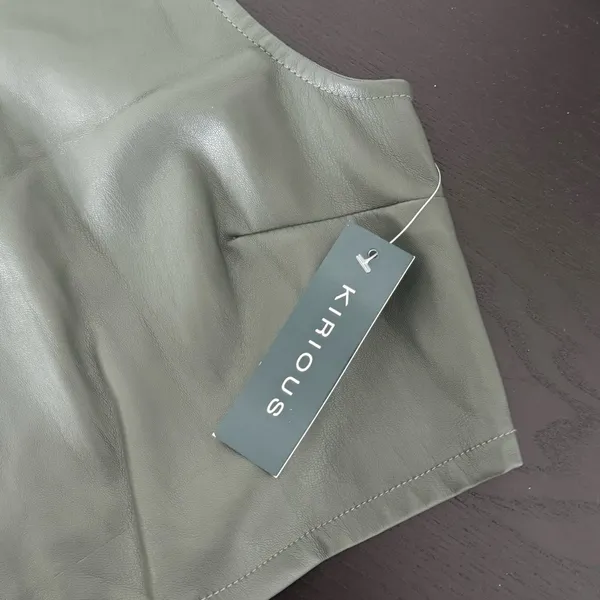 NWT Kurious Faux Leather‎ Boxy Zip Back Sleeveless Crop Top Gray Medium - Image 7
