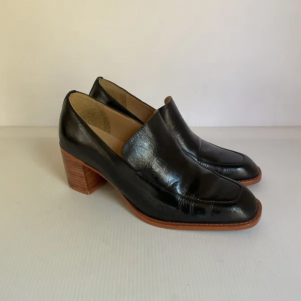 42 Gold Women’s Size 6 Black Leather Loafer Pumps Block Heel Slip On Shoes - Image 5