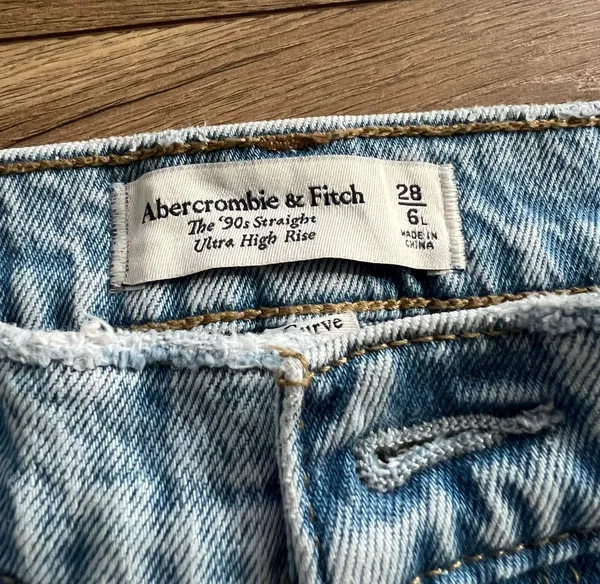 Abercrombie Jeans - Image 2