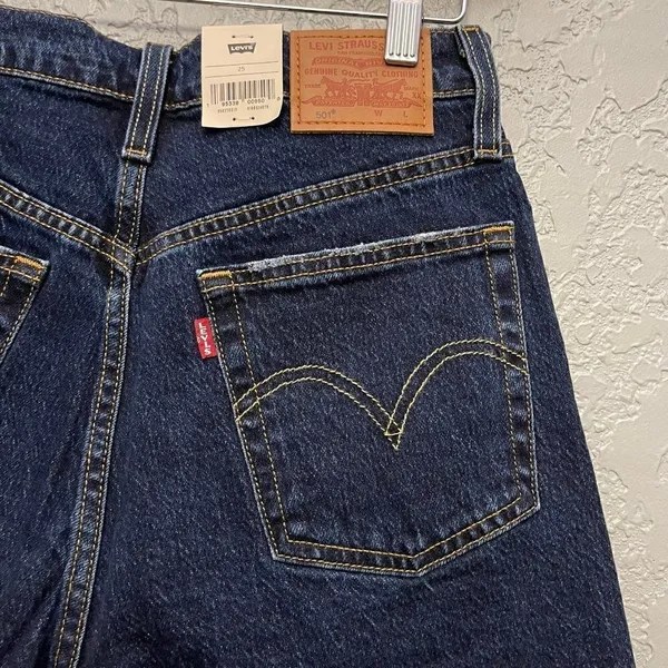 Levi's 501 Mid-Thigh Denim Shorts Size 25 - Image 11