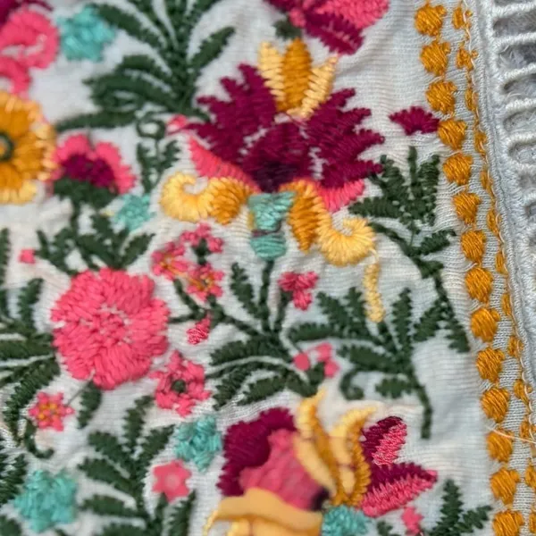One World Embroidered Floral Top Size L - Image 3
