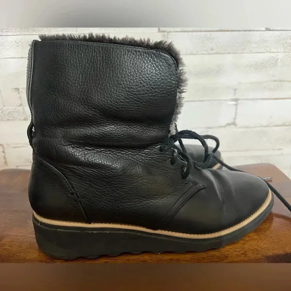Clarks Womens Sharon Pearl Boots. Fuzzy, comfortable and warm. Size 9 - Image 7