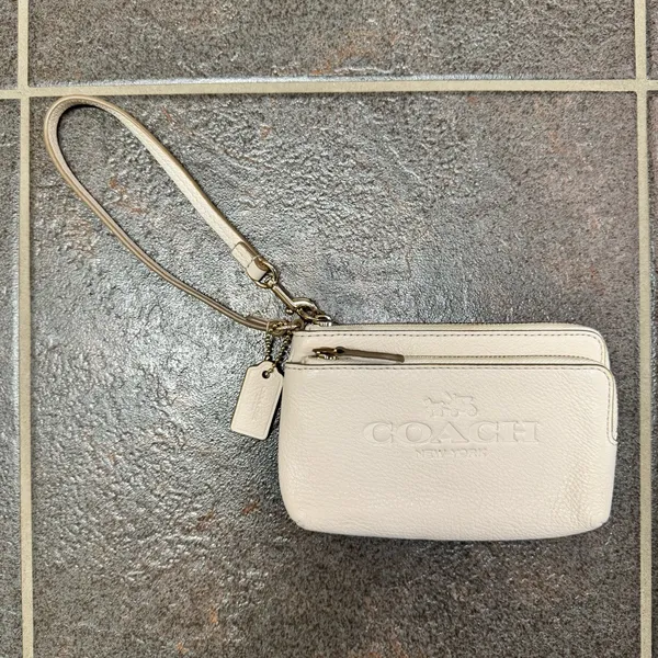 Coach Double Corner Double Zip Wristlet Pebbled Leather Chalk/Light Gold - Image 15