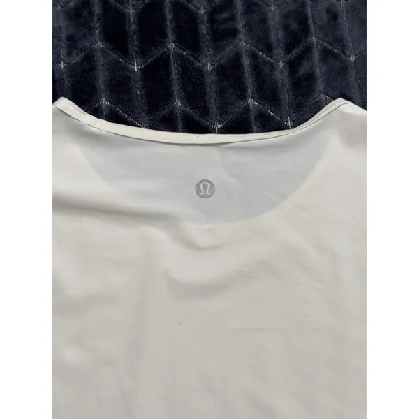 Lululemon Women's White Look Ahead Run Long Sleeve Size 6 - Image 3