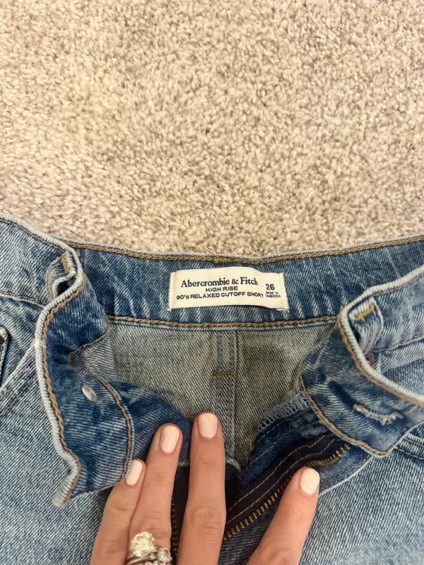 Abercrombie & Fitch 90s High Rise Shorts - Image 3