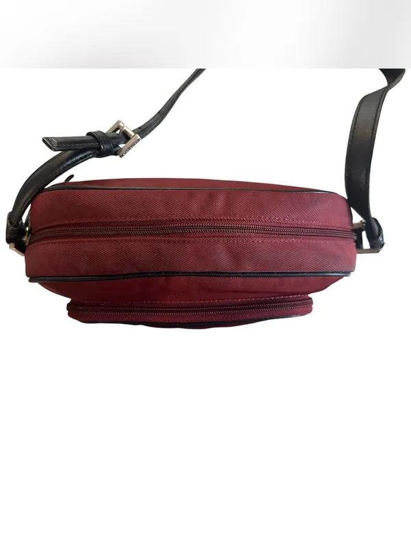 Vintage y2k Coach Rare Red Nylon Leather Trim Shoulder Bag with Zipper pockets - Image 4