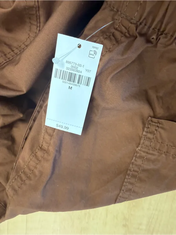 NWT! Old Navy Mid-Rise Cropped Barrel-Leg Utility Pants - Image 6