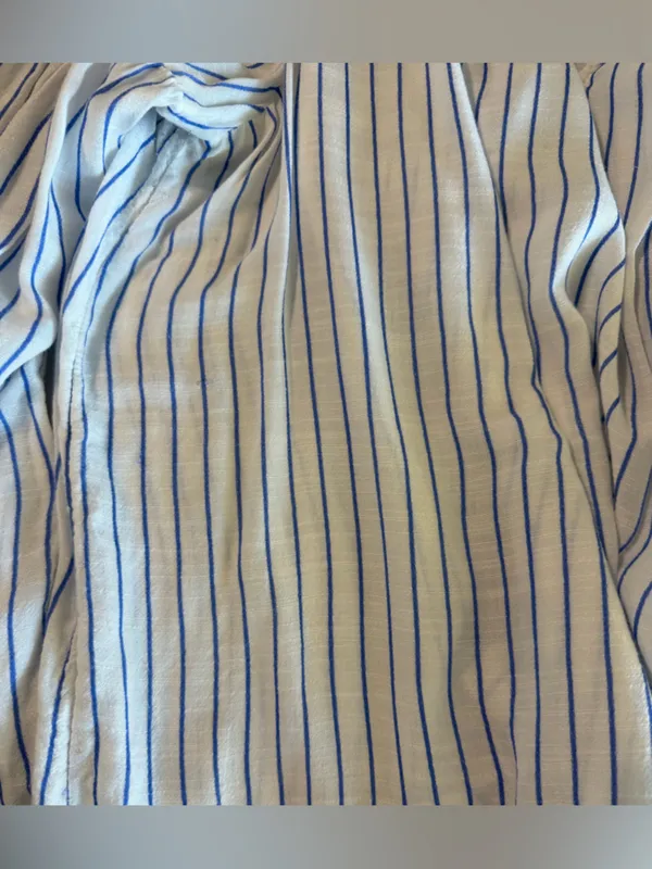 GAP‎ Relaxed Split-Neck Shirred Blouse, Size Large - Image 8