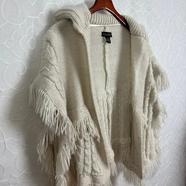 Madden NYC Womens Ruana Sweater OS Cream Open Front Fringe Cable Knit Poncho - Image 2