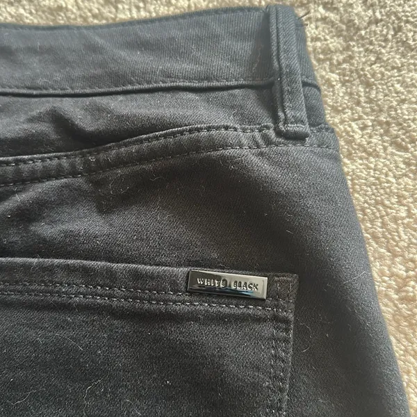 White House Black Market High Rise Sculpt‎ 5-Inch Black Denim Shorts size 6 - Image 4