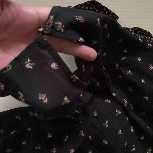Gap pink rose bud black swing blouse, size large - Image 9