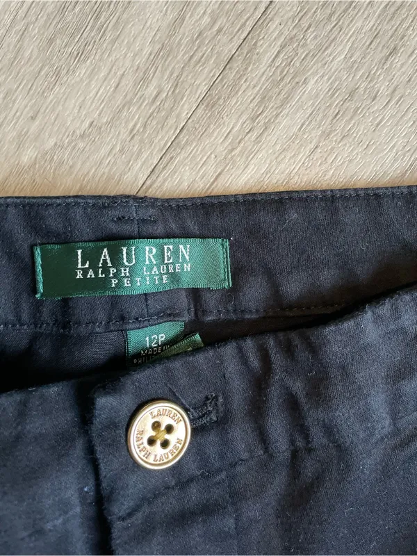Lauren Ralph Lauren Women's Black Flat-Front Shorts - Image 2