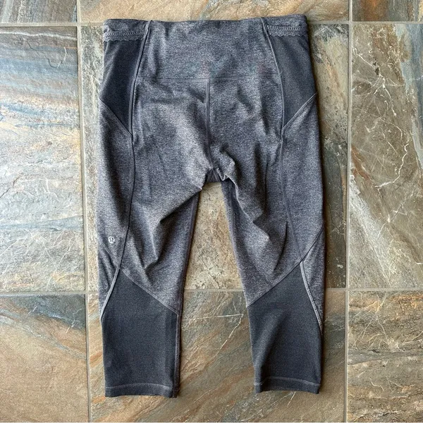 Lululemon Free Runner Crop Heathered Black Gray Women’s Size 8 - Image 7