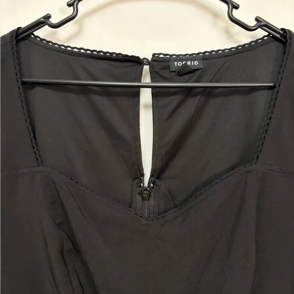 Torrid Black Stretch Crepe Sweetheart‑Neck Peplum Blouse Size‎ 3 - Image 3