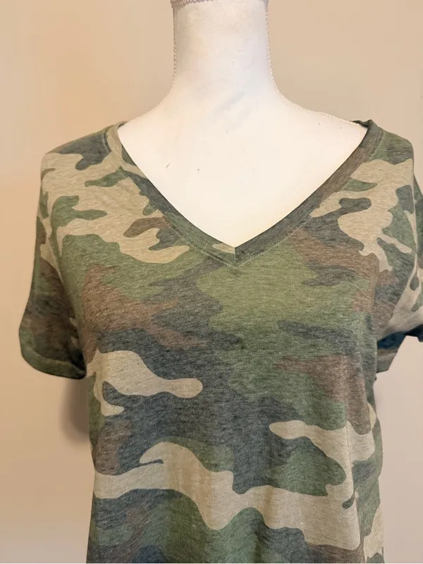Lucky brand ultra-soft classic V-neck tee women's size medium oversized camo - Image 9