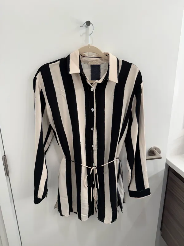 Vestique Black & White Striped Romper Size Small - Image 3