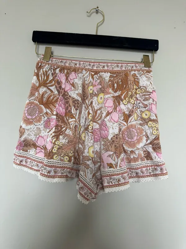 High-Waist Floral Pink & Tan Drawstring Shorts with Lace Trim - Image 5
