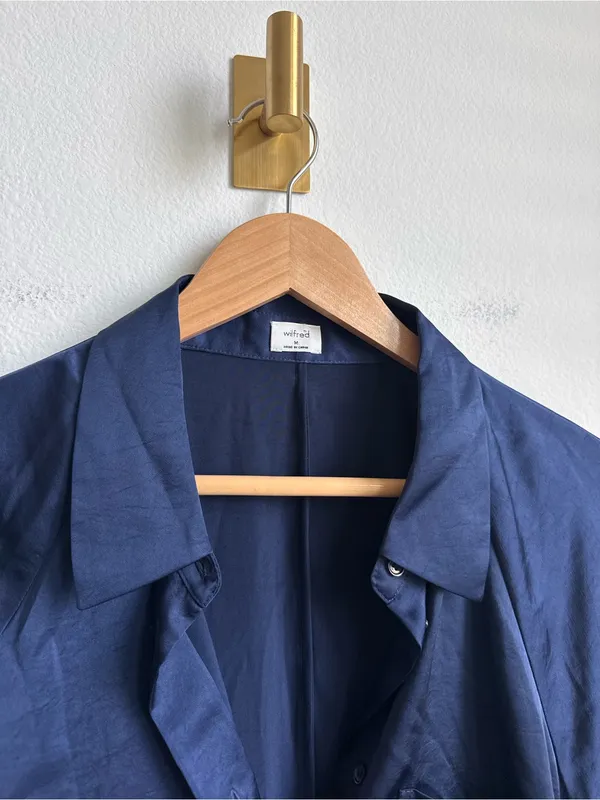 Wilfred by Aritzia Satin Button Down Blouse Navy Blue Women's Medium NWT - Image 3