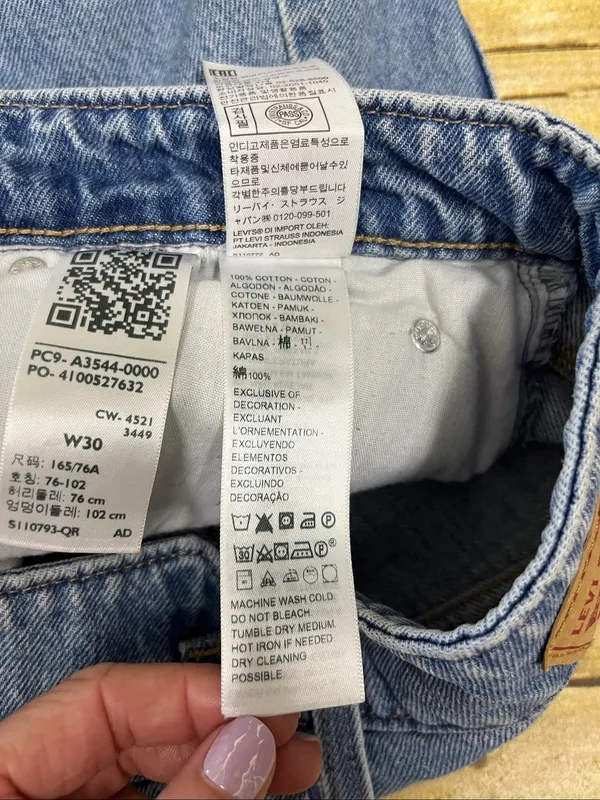 Levi's "High Waisted Mom Shorts" size 30 in medium wash denim. - Image 5
