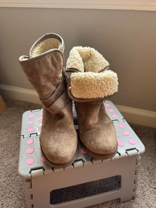 Style and Co Booties with Fur size 7 - Image 5