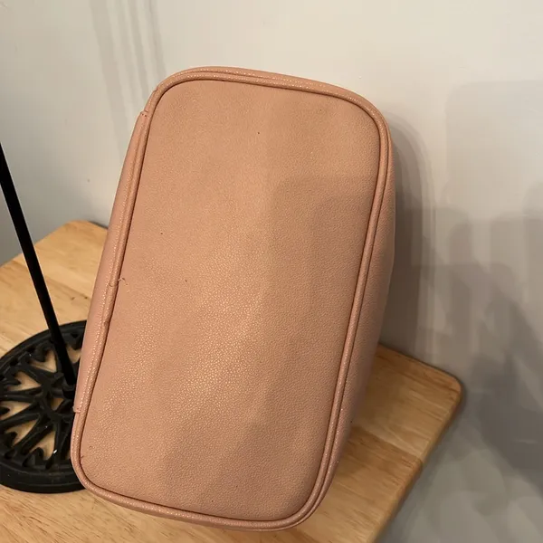 Trina turk makeup bag/ hygiene bag - Image 5