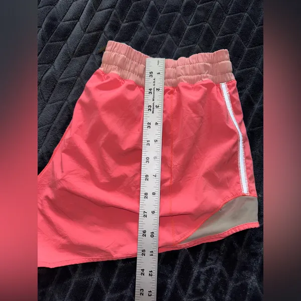 LULULEMON Hotty Hot Runnig Shorts Mesh Trim Vibrant Pastel Pink/Orange‎ Size 10 - Image 9