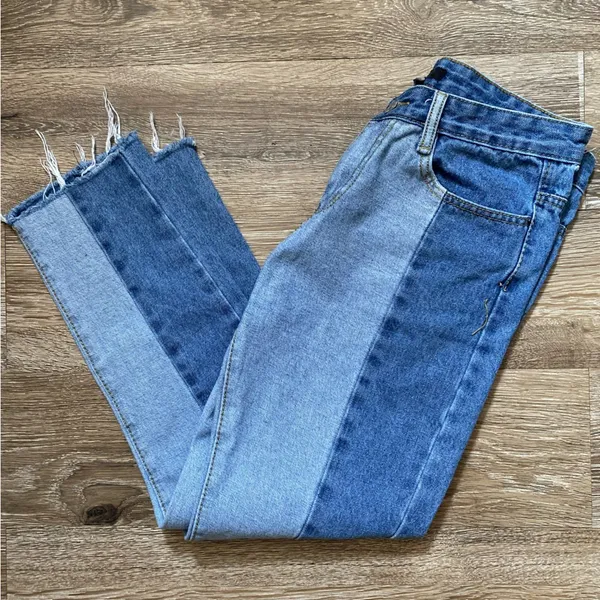 Forever 21 Two Tone Patchwork Raw Hem Jeans Size Medium - Image 4