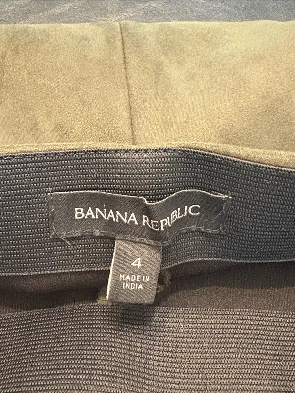 Banana Republic Devon Faux Suede Pants/Leggings in an olive green shade size 4 - Image 4