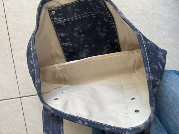 Steve Madden navy blue tote bag with white speckled pattern - Image 3