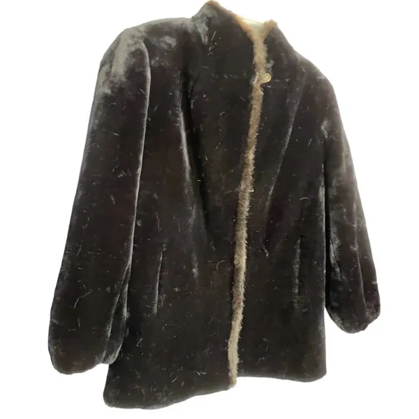 Vintage Style VI Ltd‎ Faux Fur Coat - Image 4