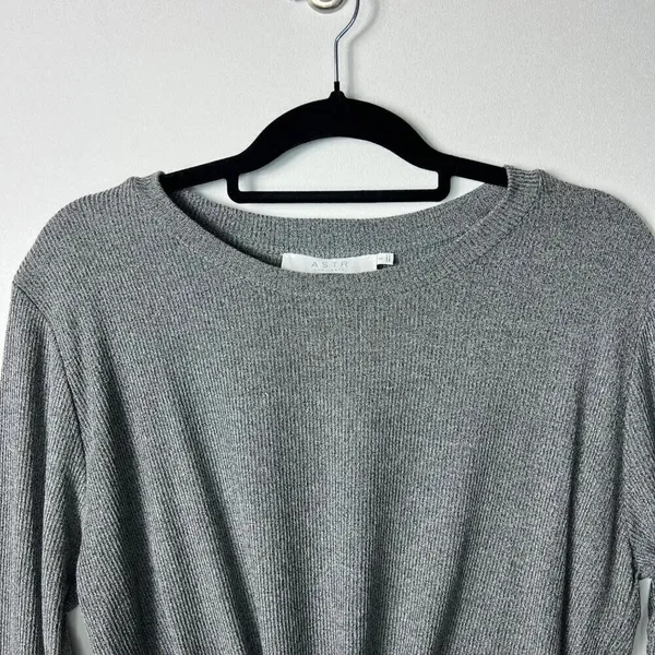 ASTR the label front‎ tie long sleeve gray top women’s size small - Image 2