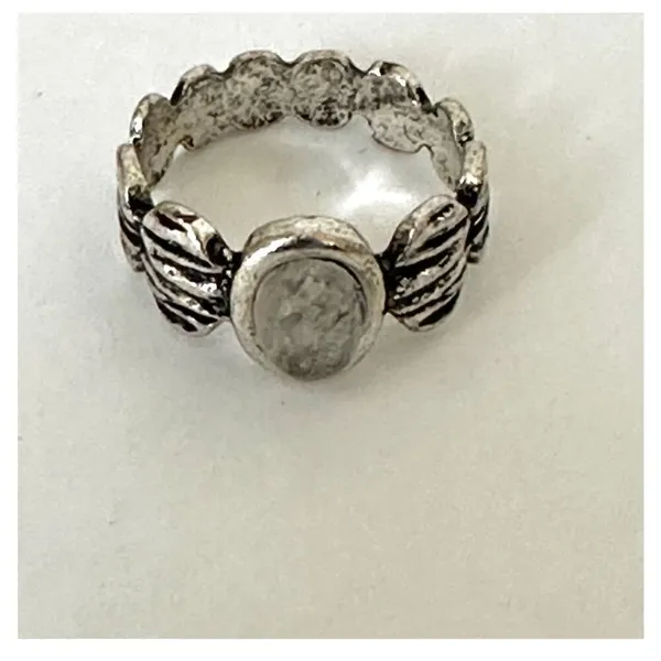 Silver tone clear stone ring - Image 7
