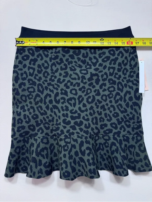 NWT Aqua Animal Print Jacquard Knit Skirt NWT size large - Image 3