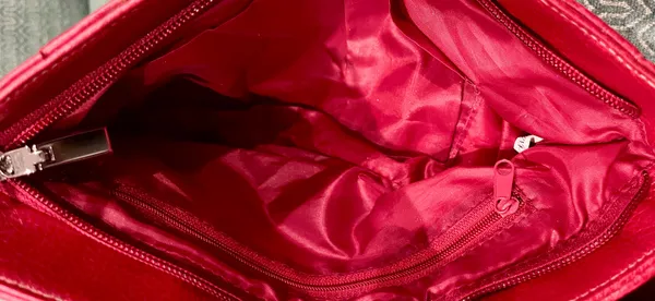 Red Jeweled Fashionable Handbag - Image 5